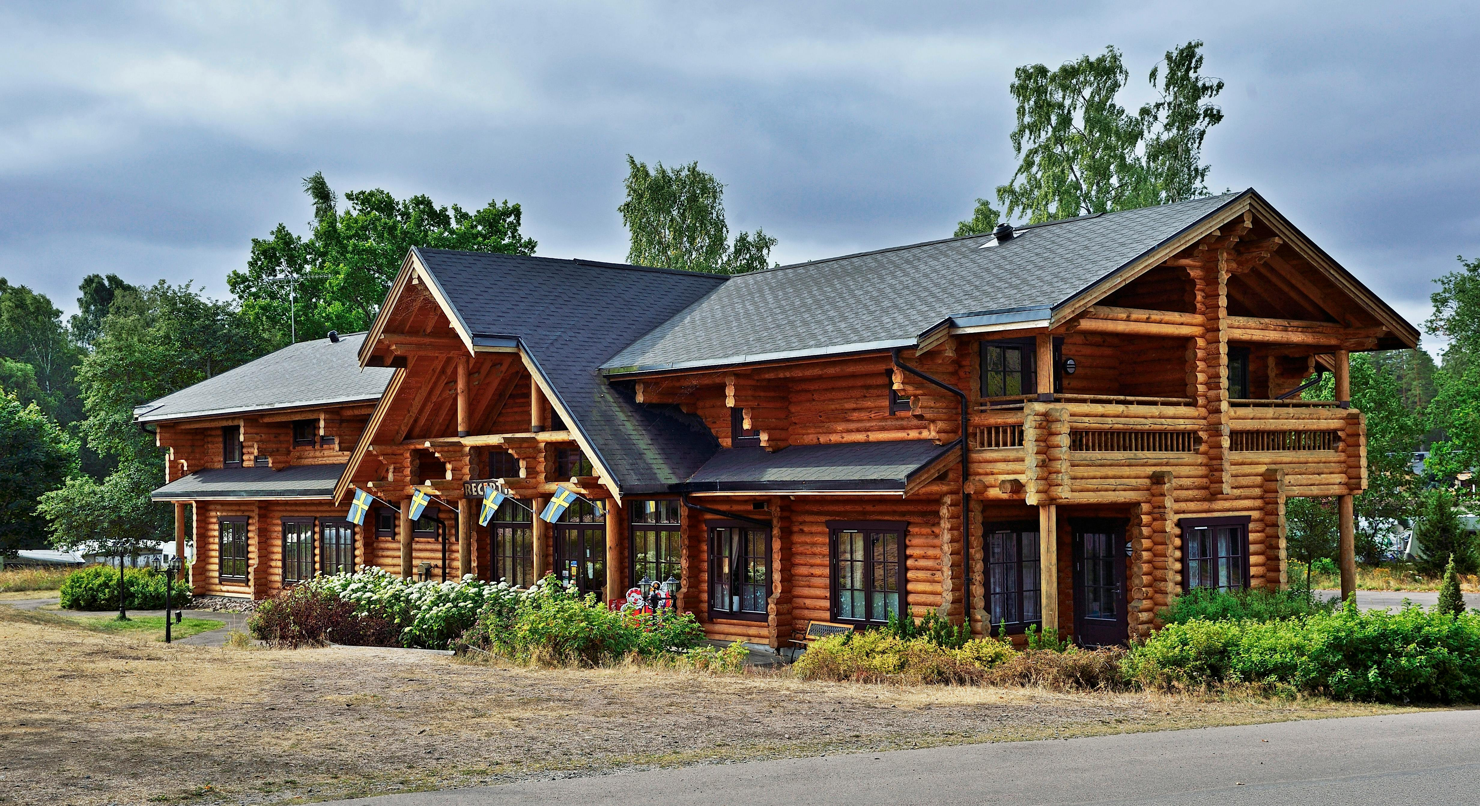 Regional construction solution     Regional construction   combines craftsmanship and factory efficiency to provide log houses, modular solutions, site preparat