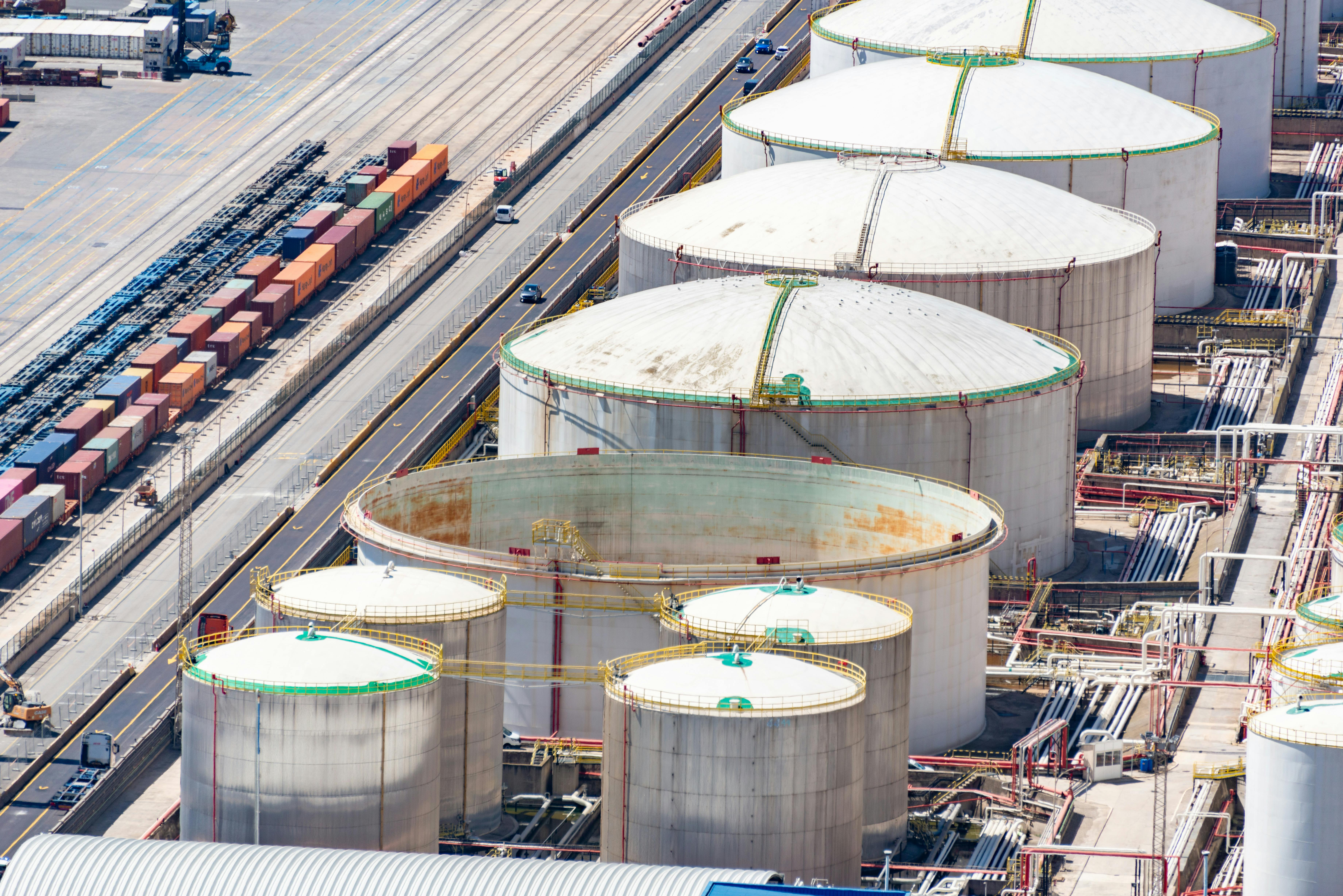 Integrated wholesale supply of fuels that provide continuous and cost-effective equipment     Fuel wholesale sales  combines volume incentives, stable supply an