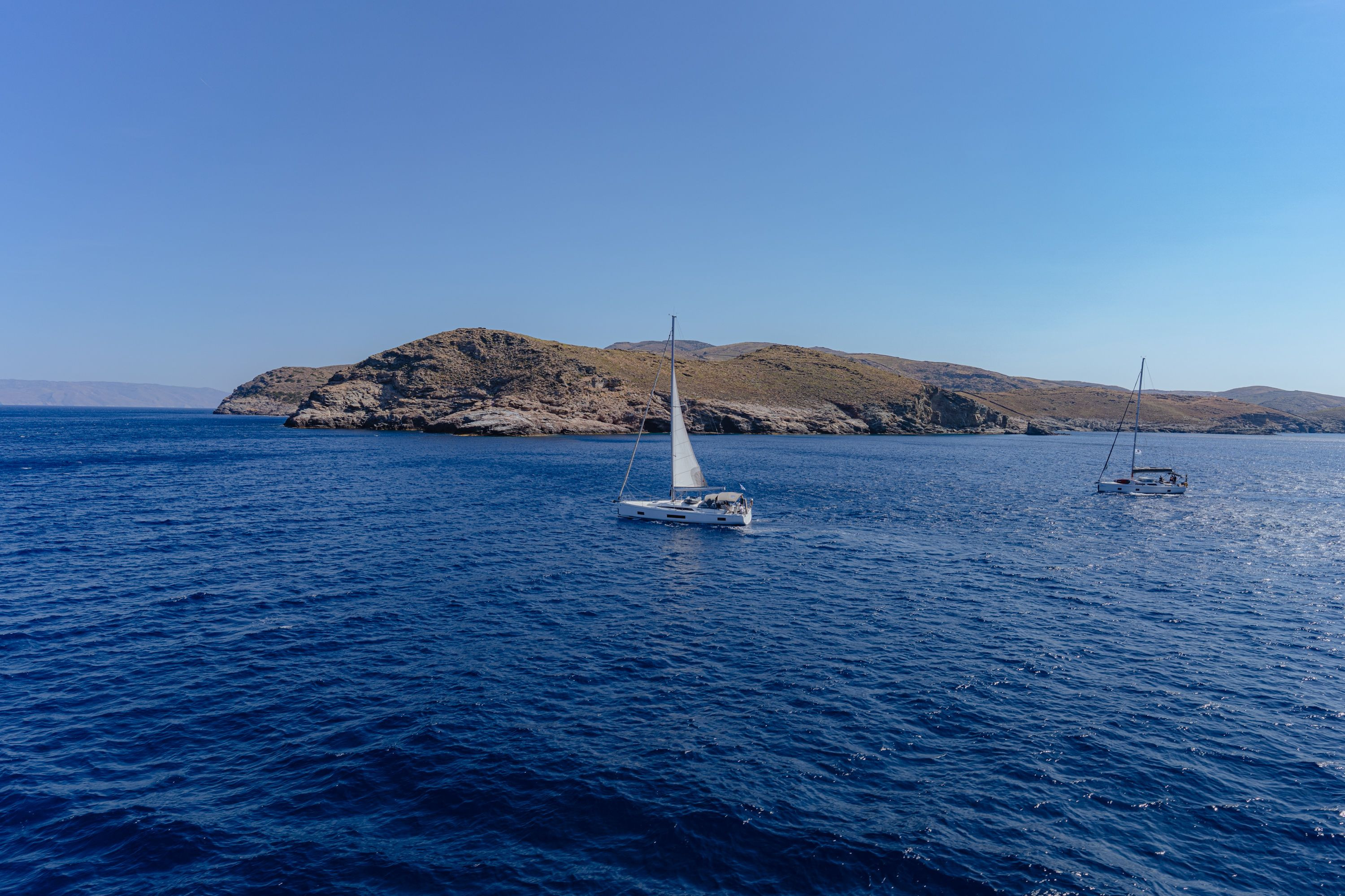 Sailing trips  offer a rare opportunity to combine active holiday, open sea and real adventure. If you want to experience what it means to run calmly on the wav