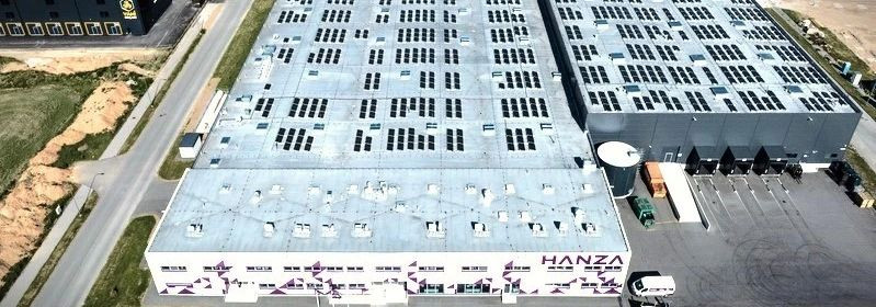 Lamekatustele paigaldatakse üha rohkem päikesepaneele, kliimaseadmeid, ...