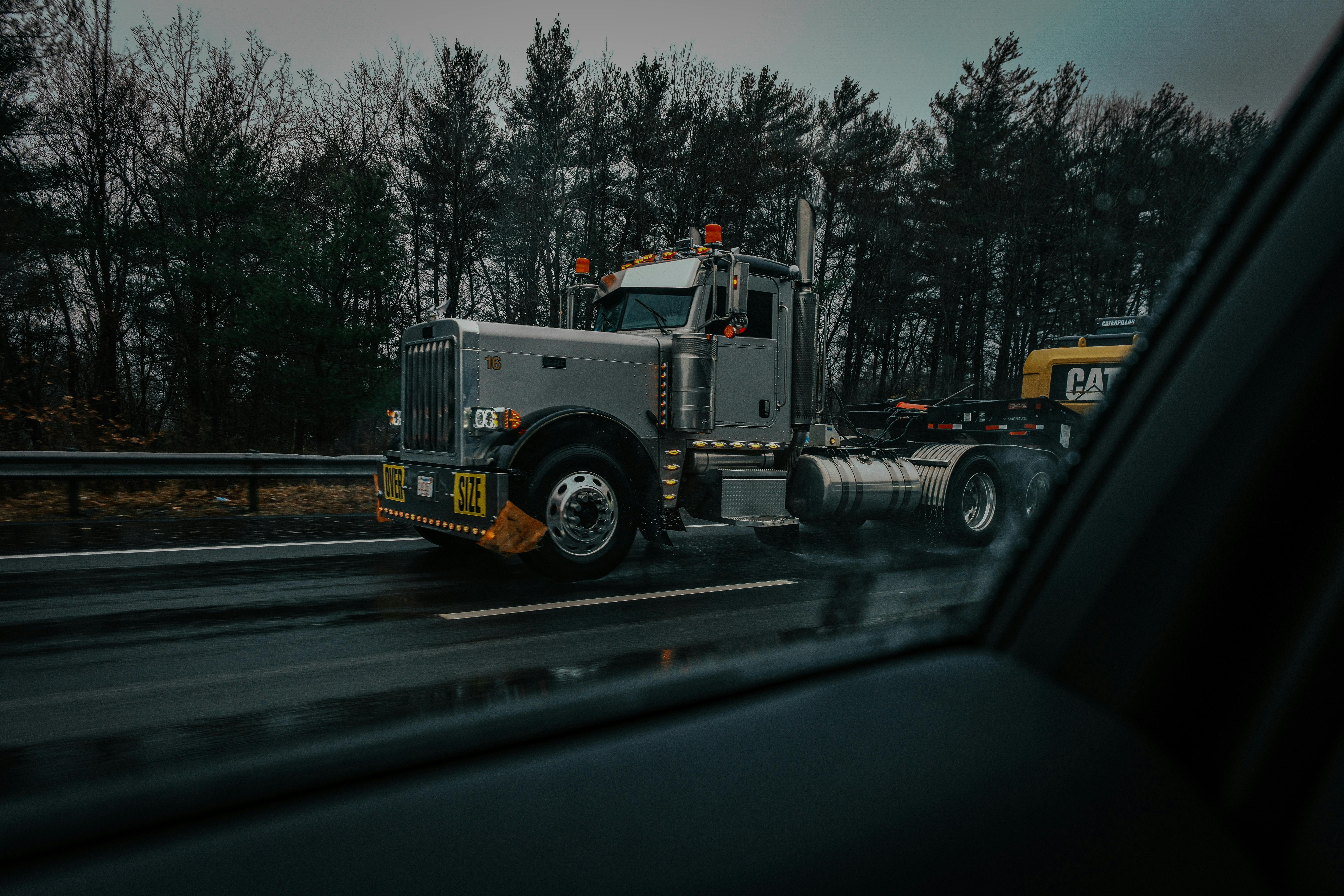 Precisely planned transport of heavy goods, which keeps time and risk     The transport of heavy goods   requires precise planning, special techniques and regul