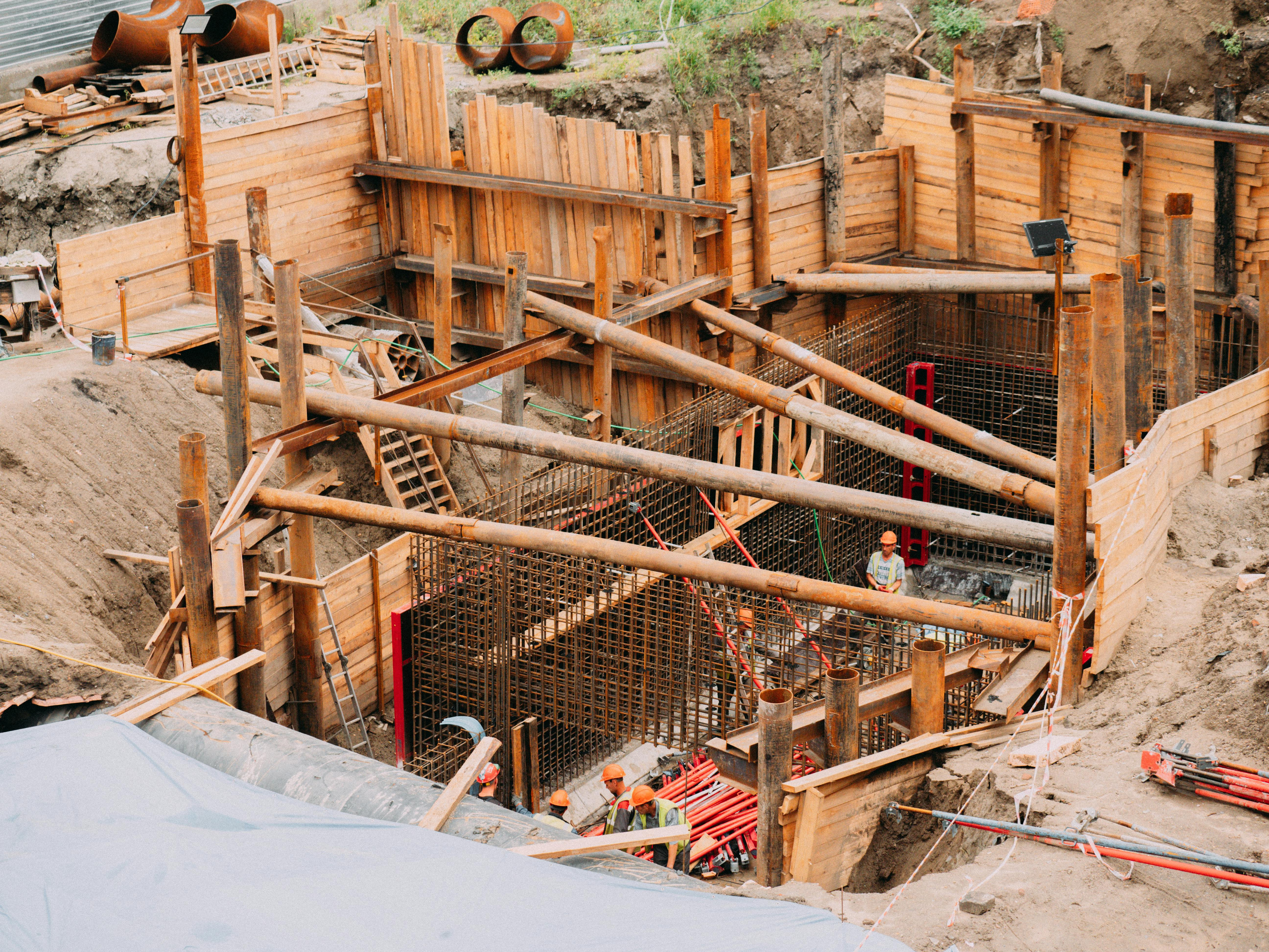 Solid cranes and structures that meet expectations   Experienced team performs high-quality  carcass and construction works  both in metal and wood solutions, e
