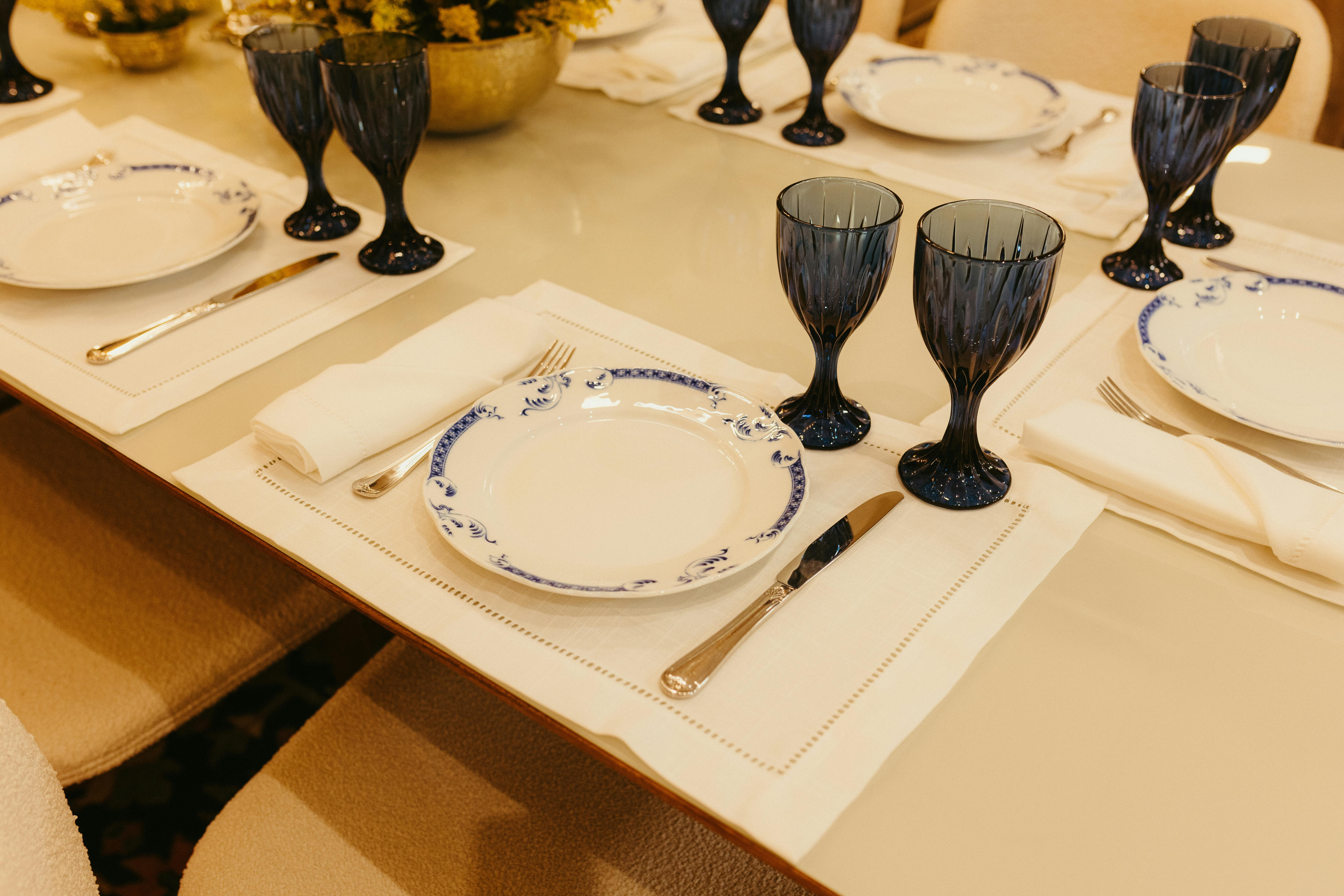 Collection of tableware  provides a thoughtful solution for daily eating and festive moments. In view of Estonian home aesthetics, the choice combines practical