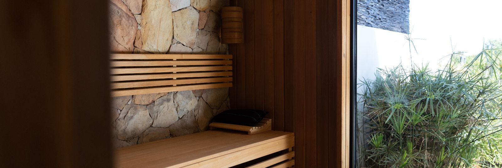 Eestis on saun traditsiooniline paik, kus inimesed käivad lõõgastumas, turgutamas oma keha ning nautimas hingelist rahu. Kuid imagineeri saun, mis sulandub lood