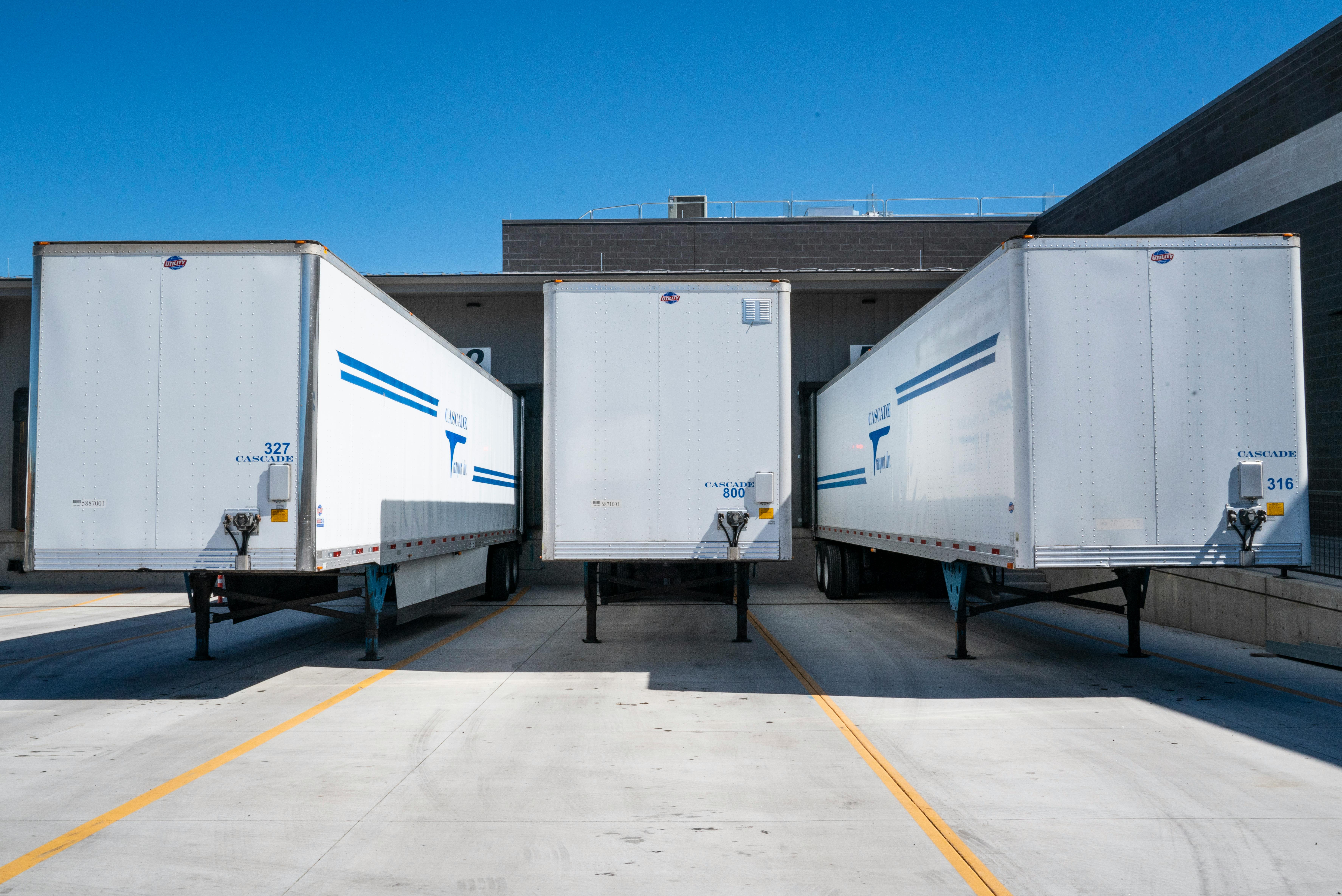 Flexible and fast trailer rental for each transport operation     Hazard rental  ensures fast transport capacity without the costs and obligations associated wi