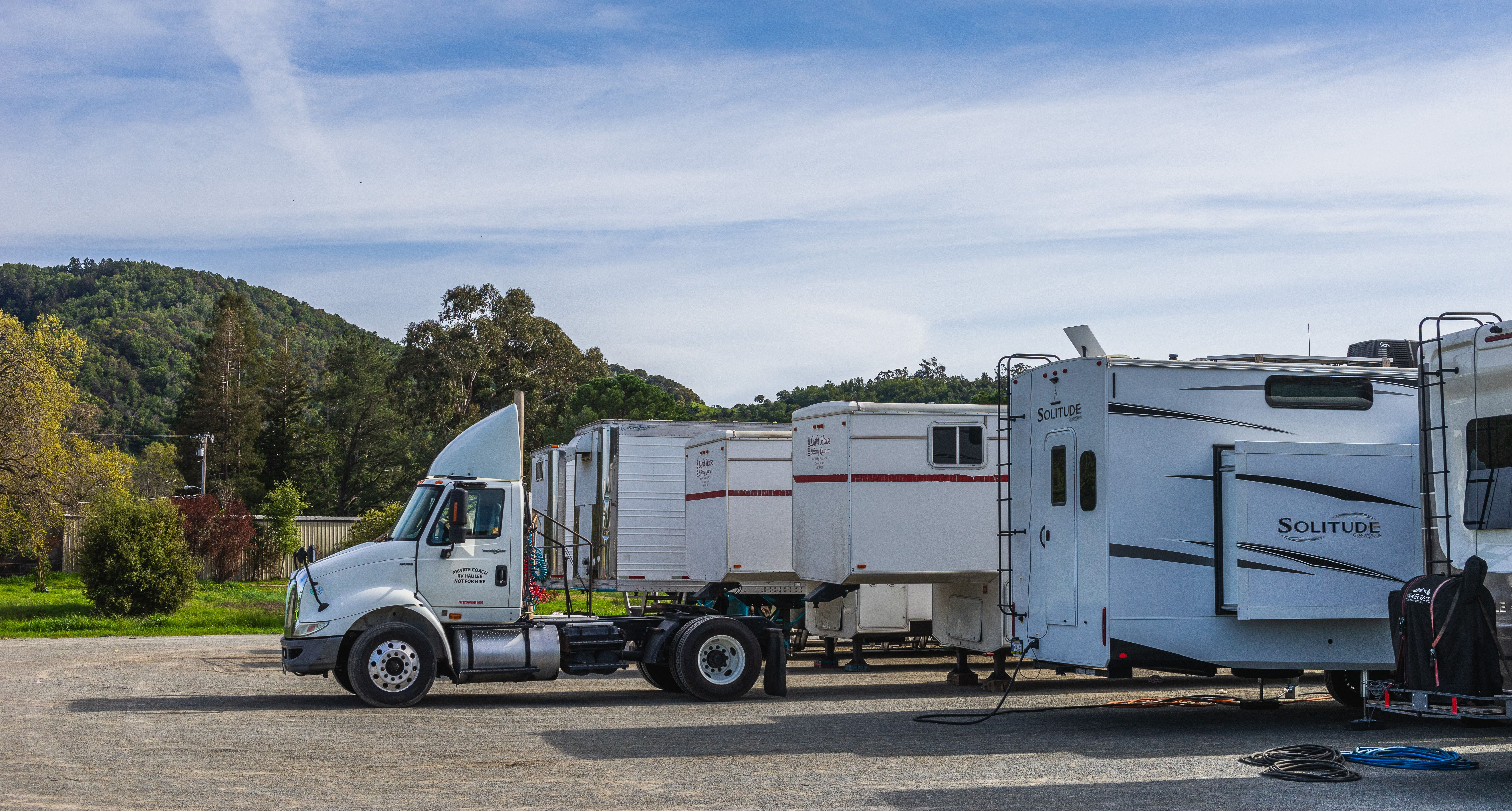 Trailer solutions  bring together all the essentials you need for the purchase, operation and maintenance of a trailer. Whether the purpose is day-to-day work, 
