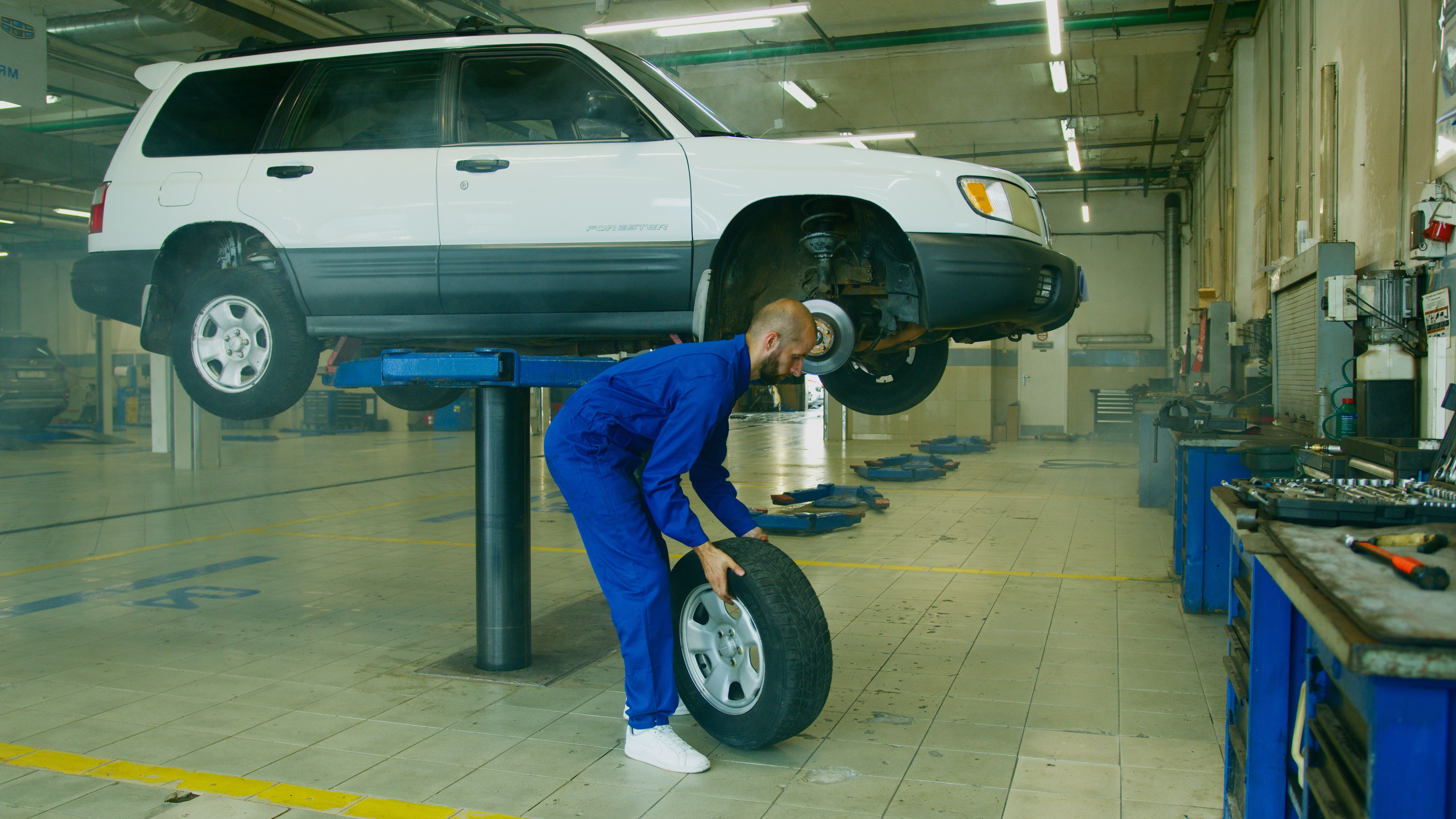 Tyre change, which supports safe and smooth running Organic Tyre ...
