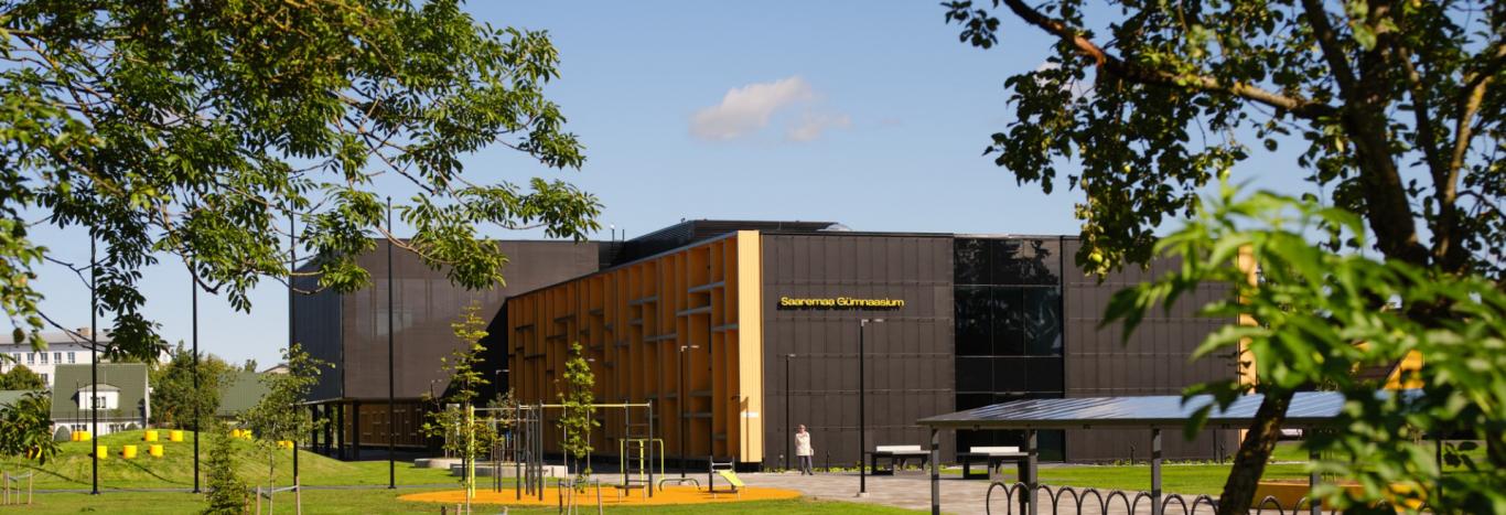 Täna avatakse pidulikult uus Saaremaa Gümnaasiumi koolihoone. Uues riigigümnaasiumis on õppimisruumi 540 õpilasele ning ehituse maksumus on 6,2 mln eurot, mille