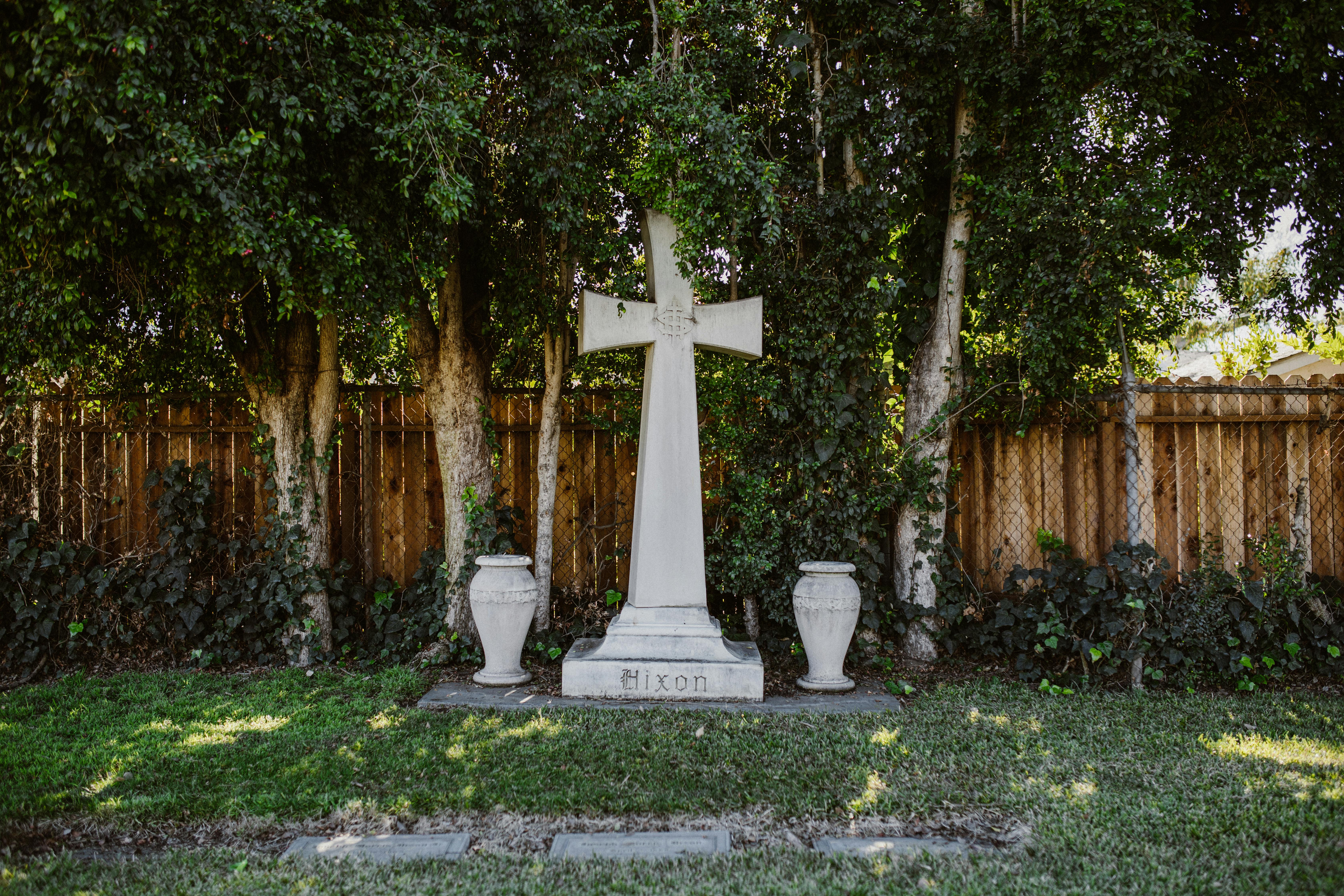 A dignified commemoration begins with thoughtful choices.  Urnid and cemetery goods  offer an opportunity to find all important products from a common and comfo