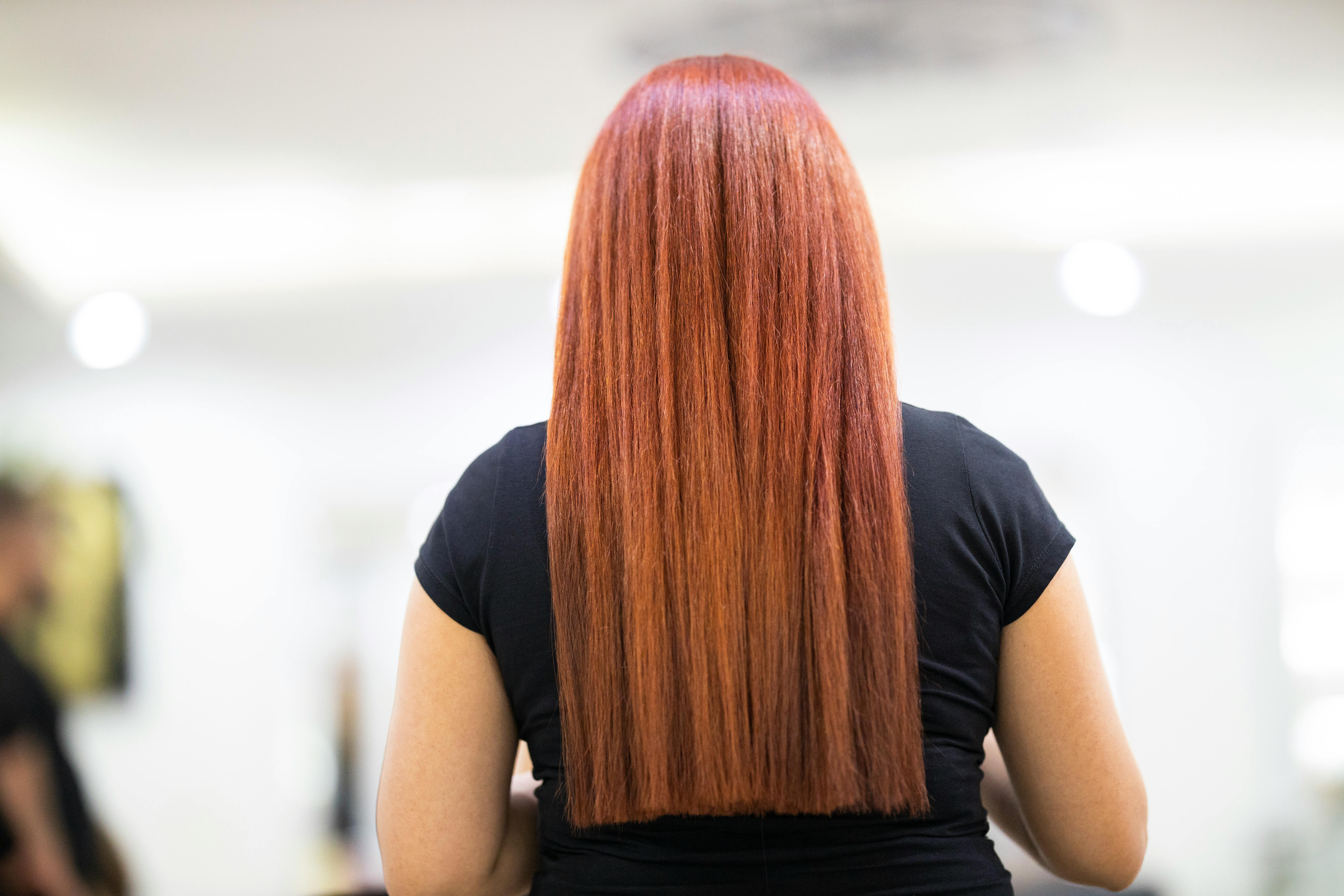 Värviuuendus, mis rõhutab sinu isikupära   Juuksevärvimine  ei ole ainult tooni muutmine — see on võimalus tuua esile sinu stiil, lisada värskust ja anda juuste