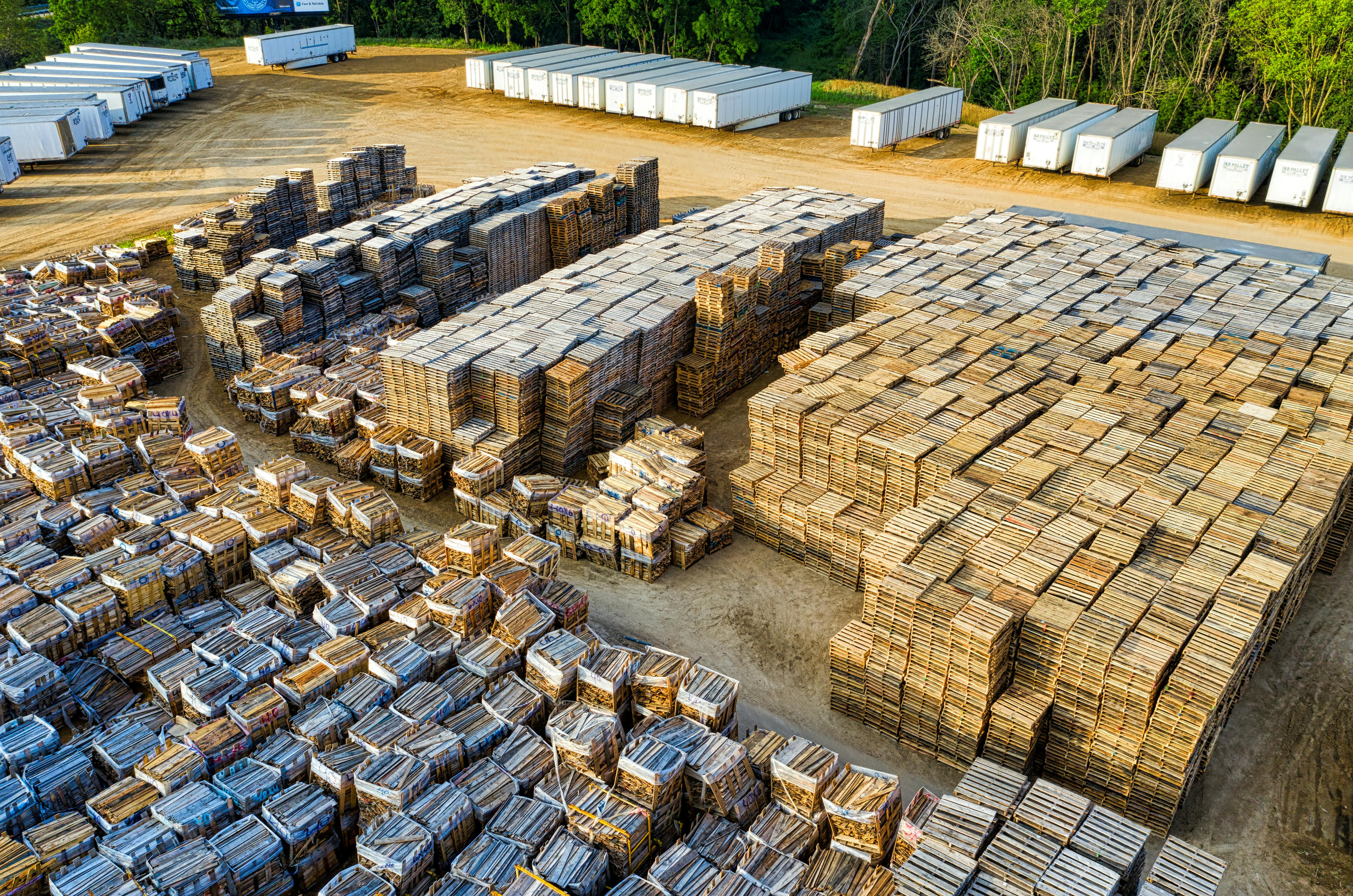 Regional storage that keeps     Regional storage   ensures a stable supply of wood and reduces delivery delays, making purchasing planning simple and predictabl