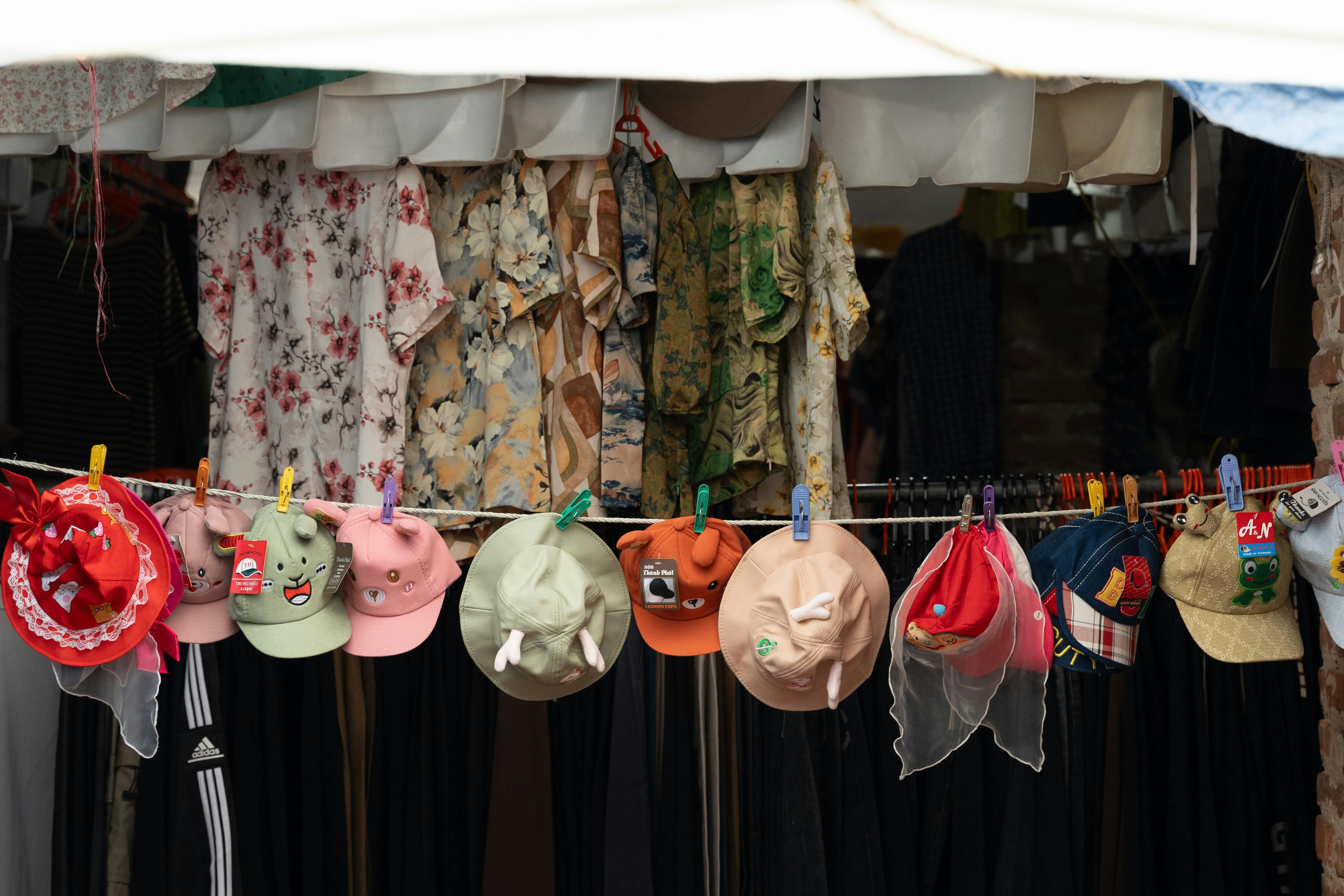 Winter hats, baby hats and working clothes - comfort, protection and high visibility    Wide range hats, accessories and practical clothes for adults, children 