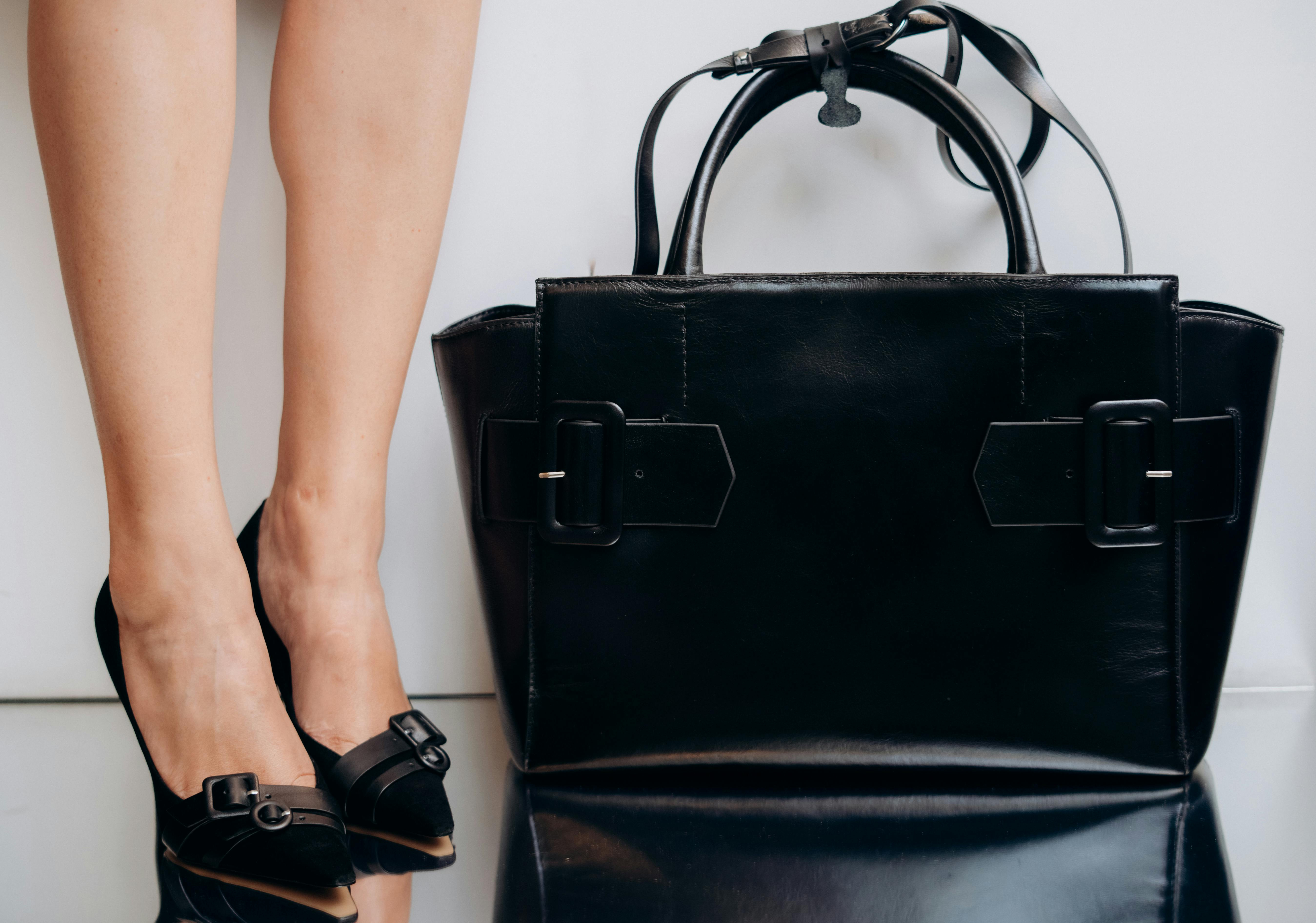 Simple and stylish purchasing experience for each taste     Finds quickly a wide range of women's and men's clothes with high quality shoes, practical bags and 