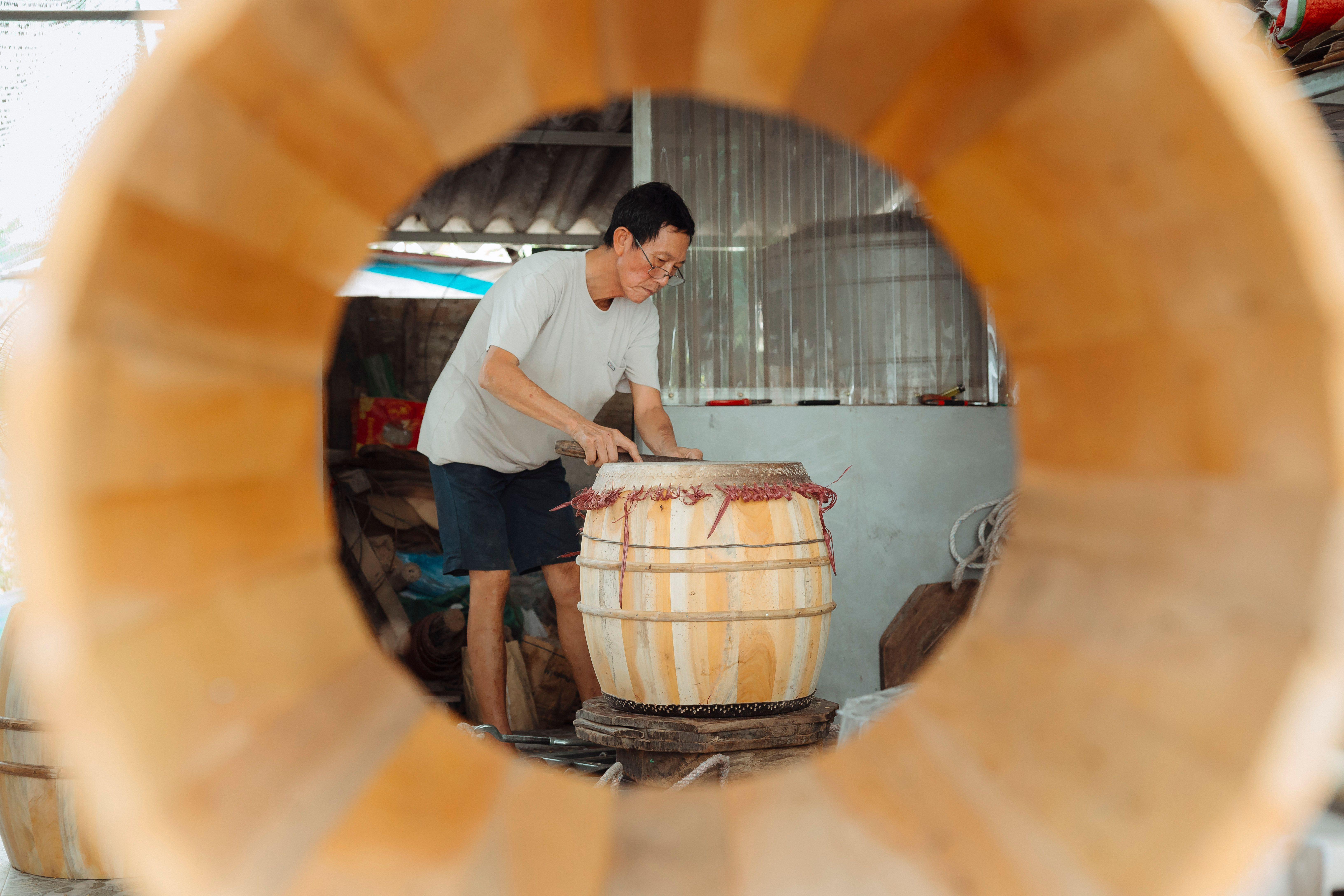 Wood finishing  is an important step when the aim is to highlight the wooden surfaces of drums both visually and functionally. Professional   drum treatment   h