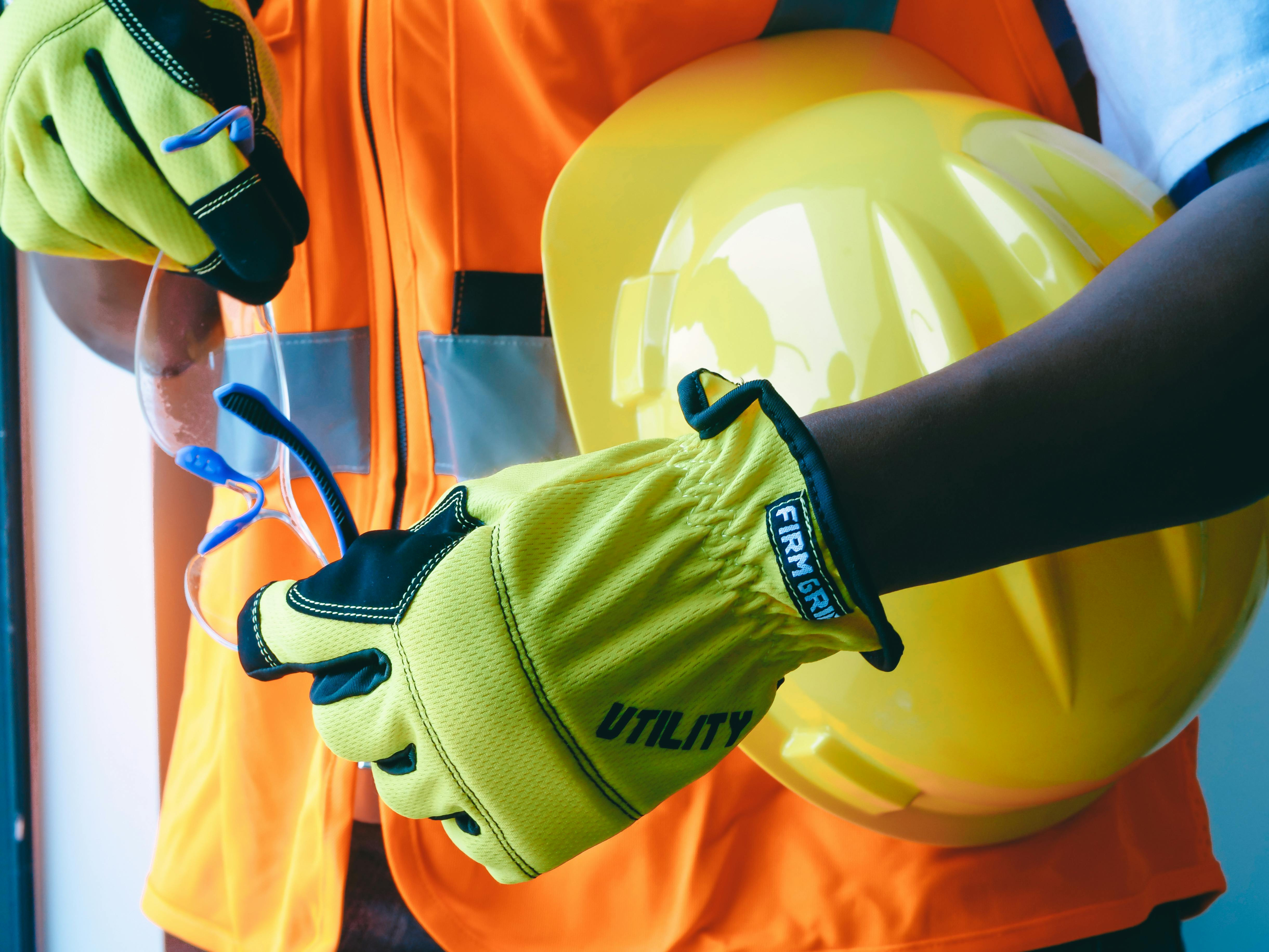 The safety and comfort of work begins with the right equipment.  Work protection  means a well-considered choice that helps to protect the employee, improve wor