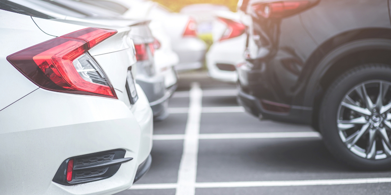 Teadlased Paul Krapivsky Bostoni ülikoolist ja Sidney Redner Santa Fe Instituudist arvutasid välja, kuhu tuleks parklas suunduda, et auto kõige kiiremini pargit