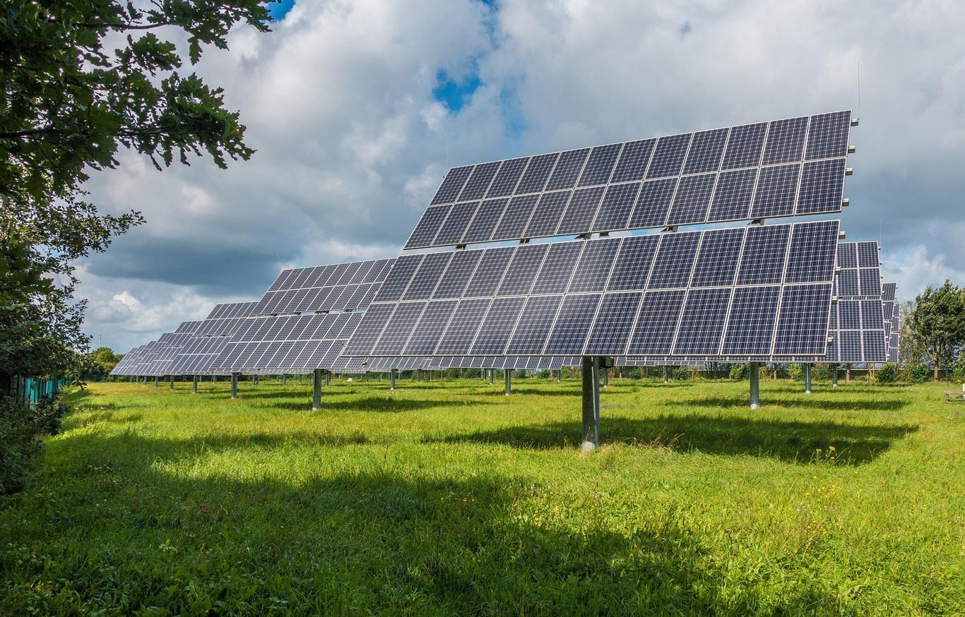 EESTI ENERGIA AS -i taastuvenergia ettevõte  ENEFIT GREEN AS  rajab selle aasta jooksul seitsme megavati jagu päikeseelektrijaamasid üle-Eesti. Ettevõte investe