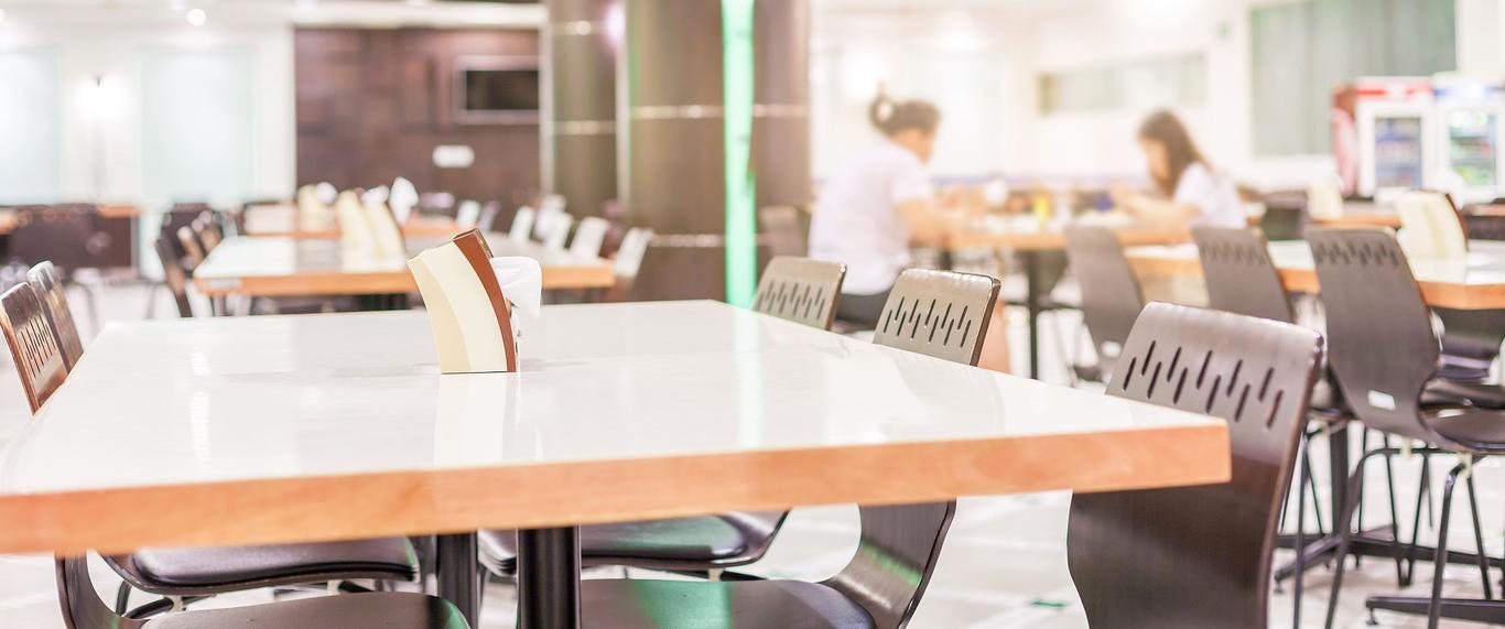 BALTIC RESTAURANTS ESTONIA AS  peab kohvikuid, lõunarestorane ja annab süüa töötajatele suurfirmades ning lastele koolides ja lasteaedades. Ilmselt on eelmise a
