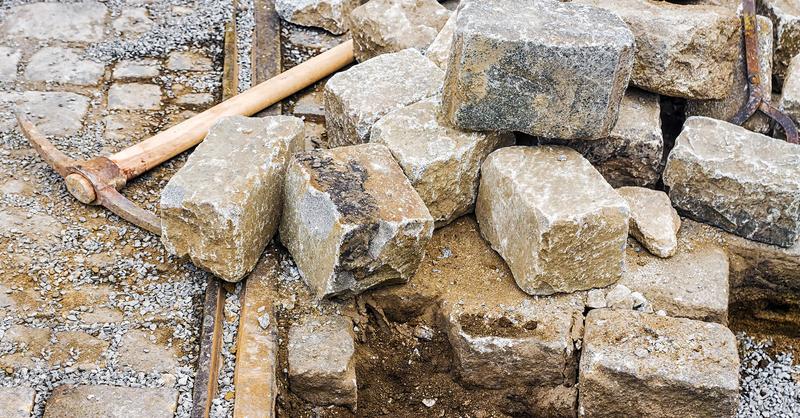 MAAKIVIST OÜ:  kiviraiduri kirves kolksab kohustustest mööda