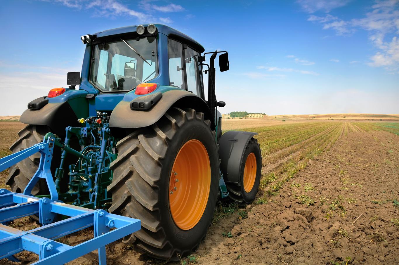 EESTI AGRITEHNIKA OÜ müüb põllumeestele tehnikat, pakutavate kaupade hulka kuuluvad: traktorid, teleskooplaadurid, väikelaadurid, mullaharimise ja külvitehnika,